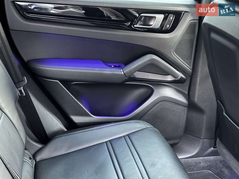 Внедорожник / Кроссовер Porsche Cayenne Coupe 2021 в Киеве фото 23 Внедорожник / Кроссовер Porsche Cayenne Coupe 2021 в Киеве