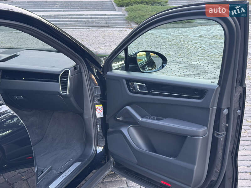 Внедорожник / Кроссовер Porsche Cayenne Coupe 2021 в Киеве фото 24 Внедорожник / Кроссовер Porsche Cayenne Coupe 2021 в Киеве