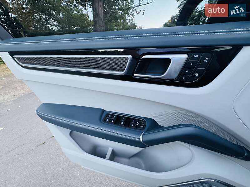 Позашляховик / Кросовер Porsche Cayenne Coupe 2022 в Одесі