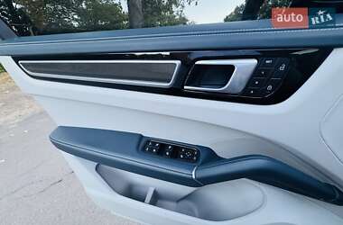 Внедорожник / Кроссовер Porsche Cayenne Coupe 2022 в 