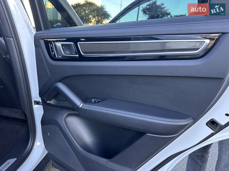 Внедорожник / Кроссовер Porsche Cayenne Coupe 2019 в Киеве