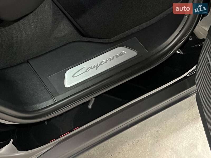 Внедорожник / Кроссовер Porsche Cayenne Coupe 2024 в Киеве