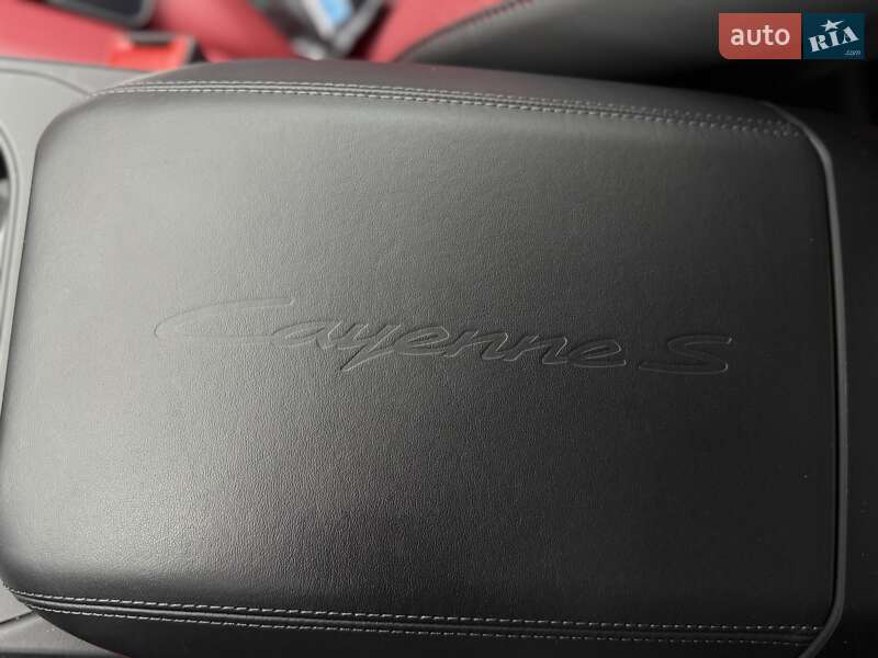 Позашляховик / Кросовер Porsche Cayenne Coupe 2024 в Києві фото 40 Позашляховик / Кросовер Porsche Cayenne Coupe 2024 в Києві