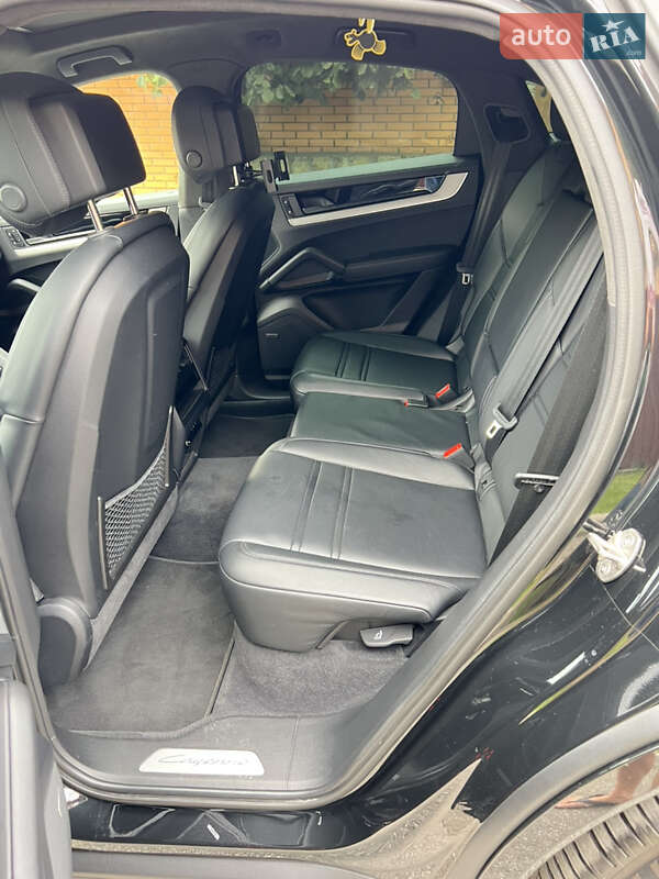 Позашляховик / Кросовер Porsche Cayenne Coupe 2023 в Києві фото 37 Позашляховик / Кросовер Porsche Cayenne Coupe 2023 в Києві