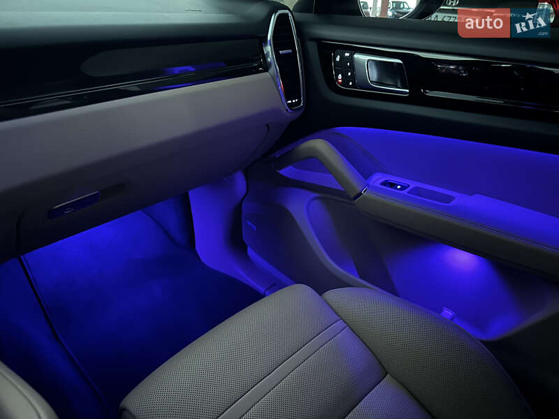 Позашляховик / Кросовер Porsche Cayenne Coupe 2021 в Києві