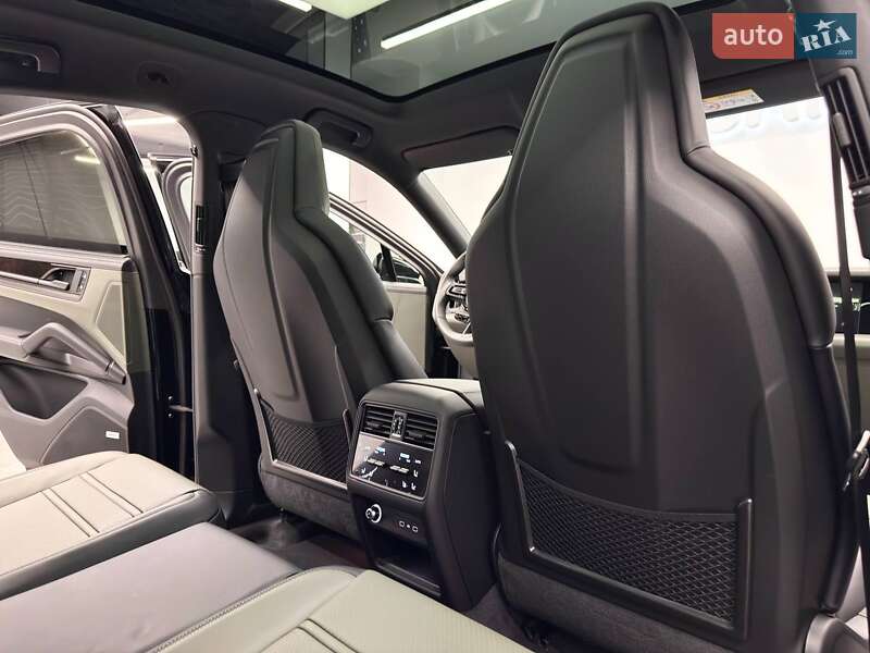 Внедорожник / Кроссовер Porsche Cayenne Coupe 2025 в Киеве
