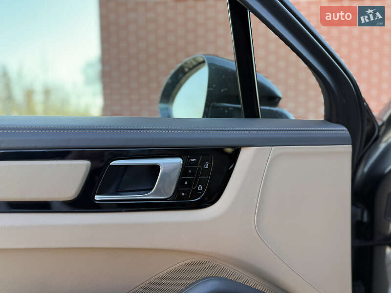 Внедорожник / Кроссовер Porsche Cayenne Coupe 2021 в Львове фото 33 Внедорожник / Кроссовер Porsche Cayenne Coupe 2021 в Львове