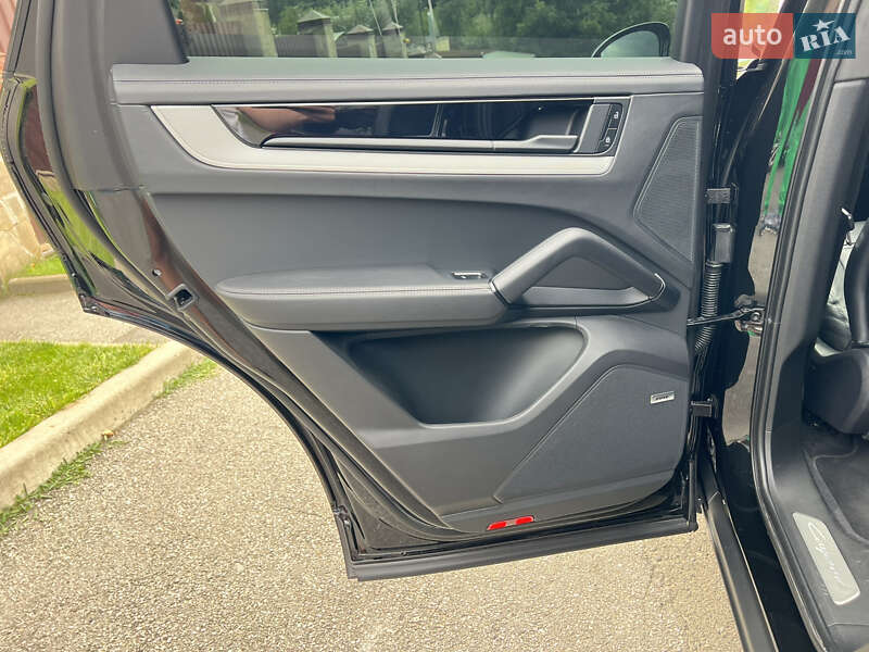 Внедорожник / Кроссовер Porsche Cayenne Coupe 2023 в Киеве фото 11 Внедорожник / Кроссовер Porsche Cayenne Coupe 2023 в Киеве