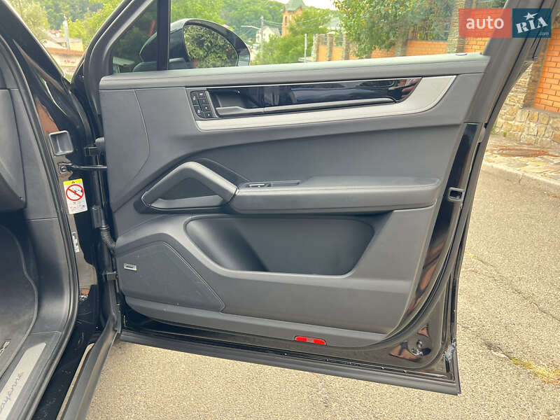 Внедорожник / Кроссовер Porsche Cayenne Coupe 2023 в Киеве фото 15 Внедорожник / Кроссовер Porsche Cayenne Coupe 2023 в Киеве