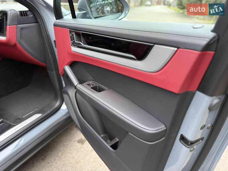 Внедорожник / Кроссовер Porsche Cayenne Coupe 2024 в Киеве фото 74 Внедорожник / Кроссовер Porsche Cayenne Coupe 2024 в Киеве