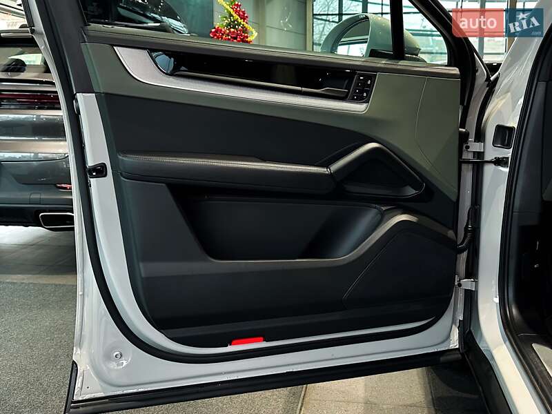 Внедорожник / Кроссовер Porsche Cayenne Coupe 2023 в Одессе фото 12 Внедорожник / Кроссовер Porsche Cayenne Coupe 2023 в Одессе