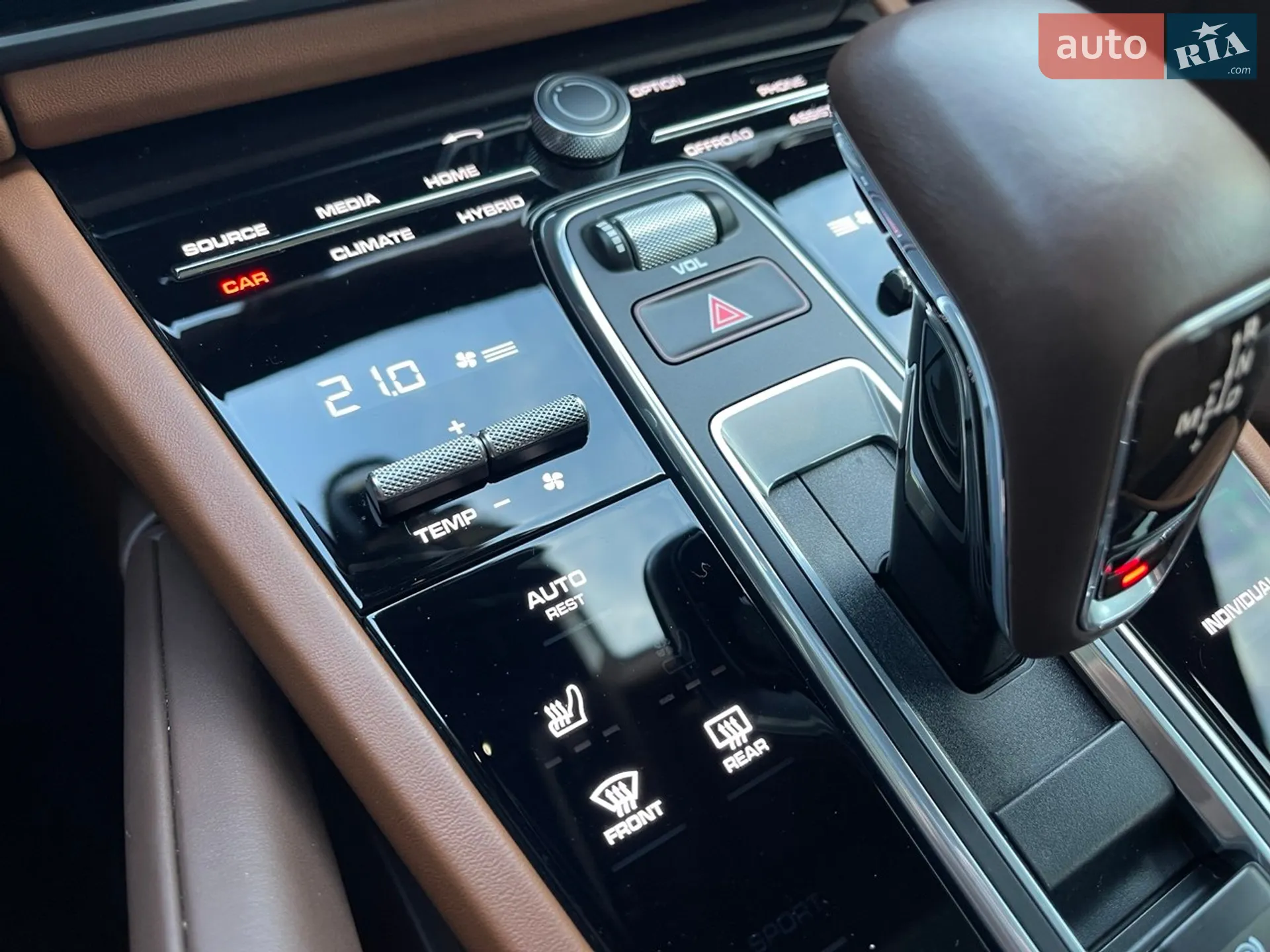 2020 Porsche Cayenne Coupe - мініатюра 25