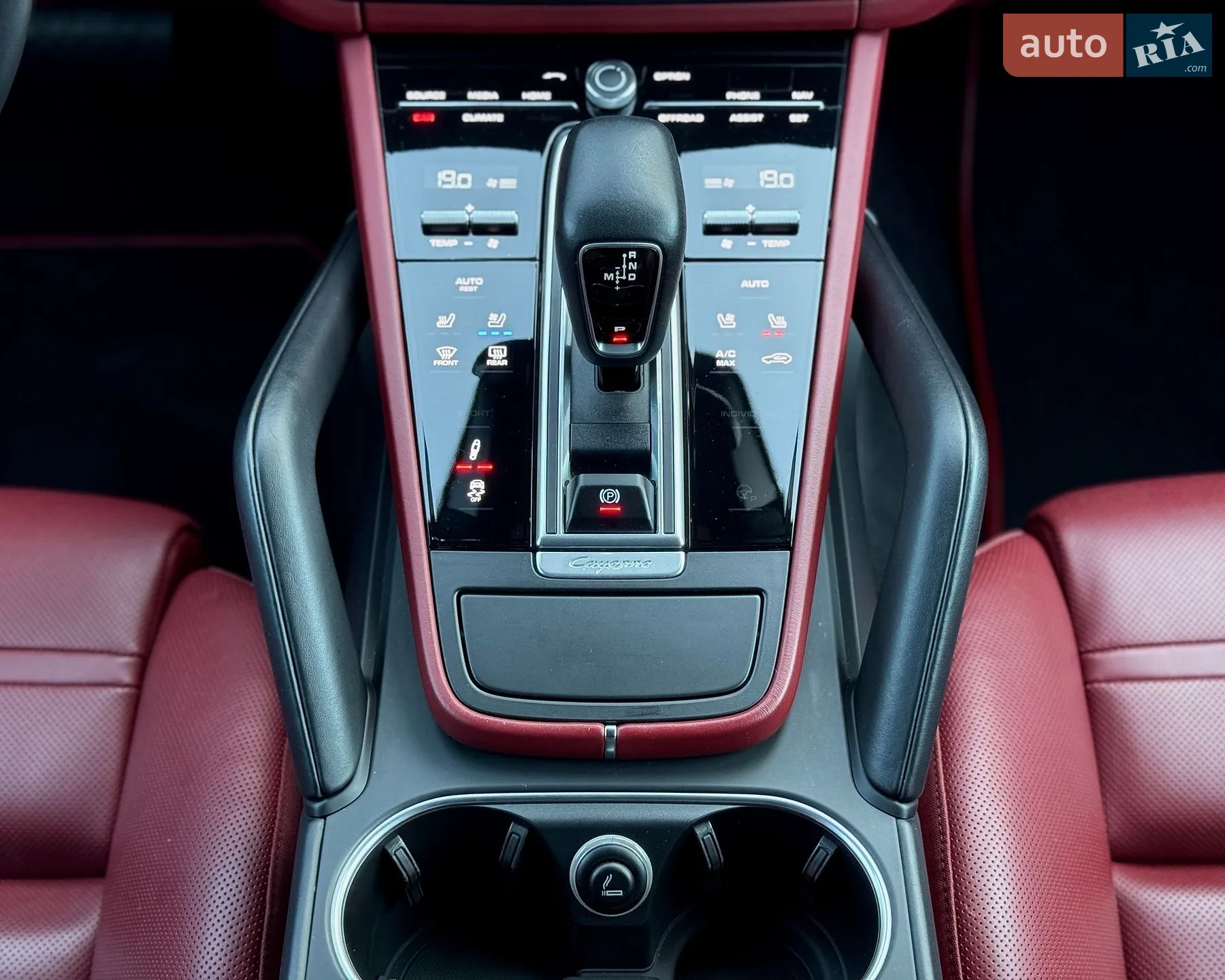 2019 Porsche Cayenne Coupe - мініатюра 31