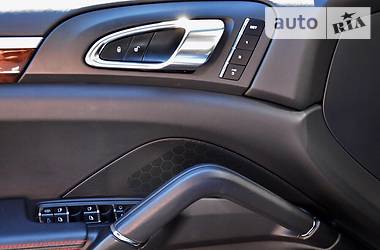 Позашляховик / Кросовер Porsche Cayenne 2013 в 