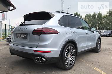 Внедорожник / Кроссовер Porsche Cayenne 2015 в Киеве