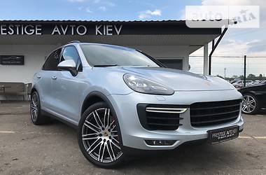 Внедорожник / Кроссовер Porsche Cayenne 2015 в Киеве