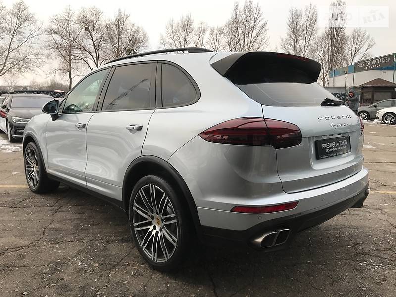 Внедорожник / Кроссовер Porsche Cayenne 2016 в Киеве