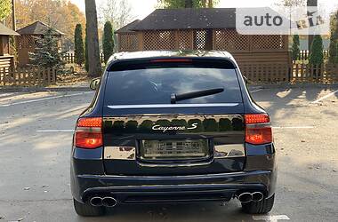 Внедорожник / Кроссовер Porsche Cayenne 2004 в 