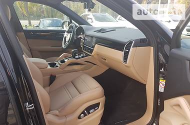 Внедорожник / Кроссовер Porsche Cayenne 2018 в 