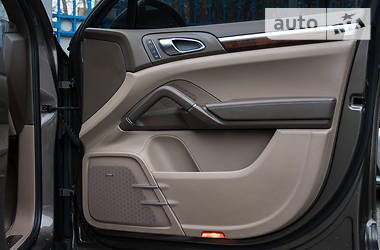 Внедорожник / Кроссовер Porsche Cayenne 2010 в 