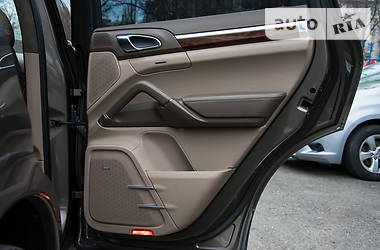 Внедорожник / Кроссовер Porsche Cayenne 2010 в 