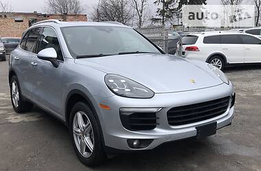 Внедорожник / Кроссовер Porsche Cayenne 2015 в 