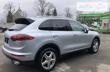 Внедорожник / Кроссовер Porsche Cayenne 2015 в 