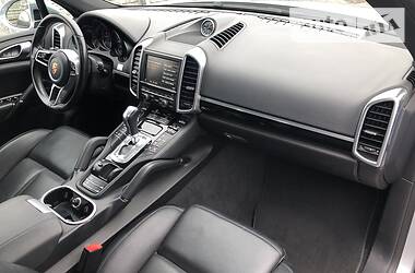 Внедорожник / Кроссовер Porsche Cayenne 2015 в 