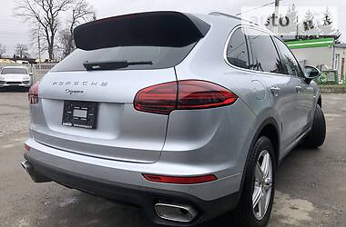 Внедорожник / Кроссовер Porsche Cayenne 2015 в 
