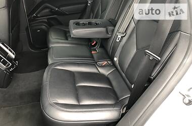Внедорожник / Кроссовер Porsche Cayenne 2015 в 