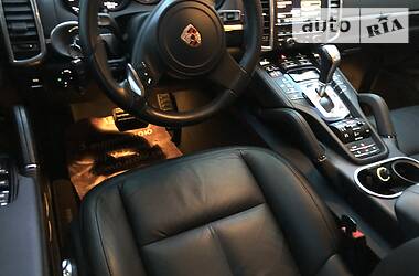 Позашляховик / Кросовер Porsche Cayenne 2013 в 