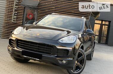 Внедорожник / Кроссовер Porsche Cayenne 2015 в 