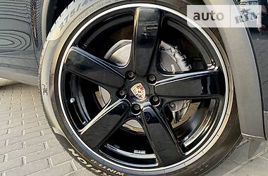 Внедорожник / Кроссовер Porsche Cayenne 2015 в 