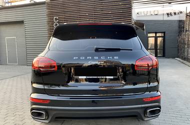 Внедорожник / Кроссовер Porsche Cayenne 2015 в 