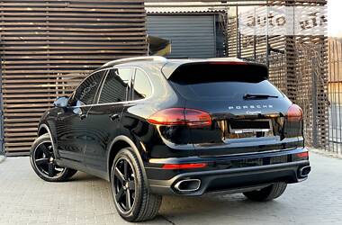 Внедорожник / Кроссовер Porsche Cayenne 2015 в 