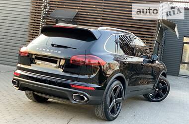 Внедорожник / Кроссовер Porsche Cayenne 2015 в 