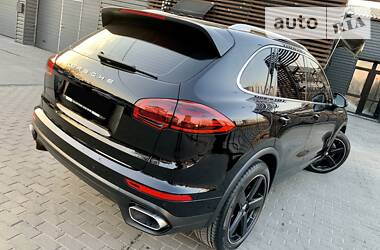 Внедорожник / Кроссовер Porsche Cayenne 2015 в 