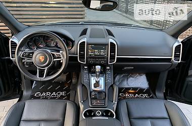 Внедорожник / Кроссовер Porsche Cayenne 2015 в 