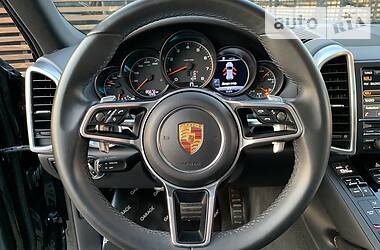 Внедорожник / Кроссовер Porsche Cayenne 2015 в 