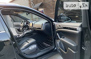 Внедорожник / Кроссовер Porsche Cayenne 2015 в 