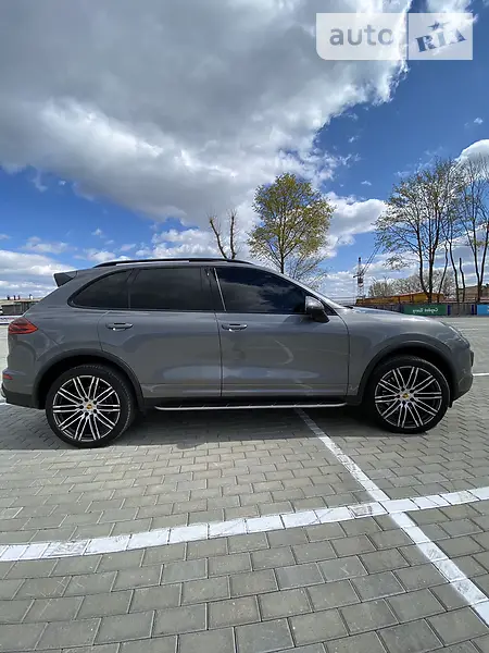 Позашляховик / Кросовер Porsche Cayenne 2015 в 