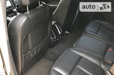 Внедорожник / Кроссовер Porsche Cayenne 2012 в 