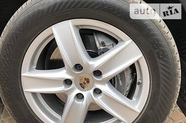 Внедорожник / Кроссовер Porsche Cayenne 2012 в 