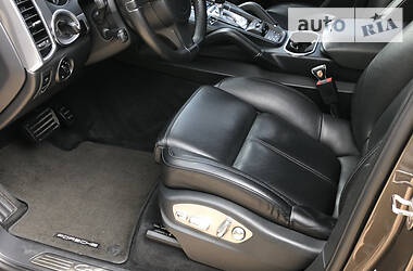 Внедорожник / Кроссовер Porsche Cayenne 2012 в 