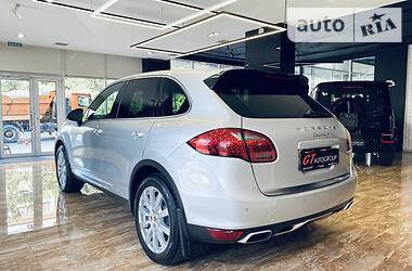 Внедорожник / Кроссовер Porsche Cayenne 2011 в Киеве