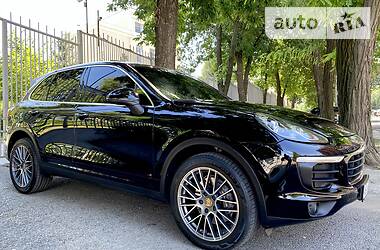 Внедорожник / Кроссовер Porsche Cayenne 2015 в 