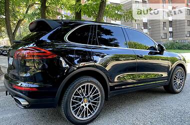 Внедорожник / Кроссовер Porsche Cayenne 2015 в 