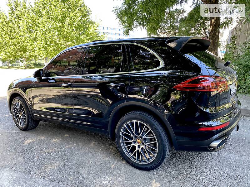 Позашляховик / Кросовер Porsche Cayenne 2015 в Дніпрі