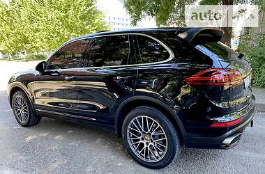 Внедорожник / Кроссовер Porsche Cayenne 2015 в 
