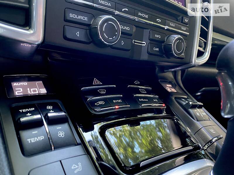 Позашляховик / Кросовер Porsche Cayenne 2015 в Дніпрі